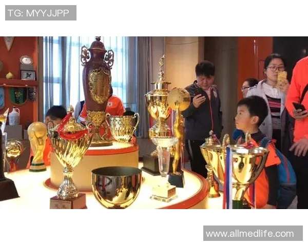 足球明星携手公益推动慈善事业助力弱势群体实现梦想